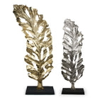 Grande sculpture en métal en forme de feuille