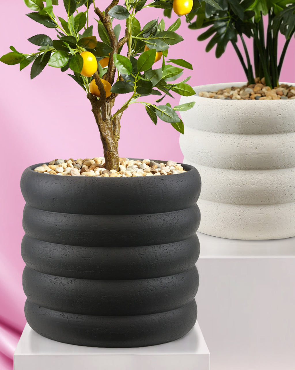 Pot de fleurs arrondi en terre cuite