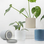 Pot en céramique cannelée avec soucoupe