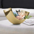 Vase incurvé en métal