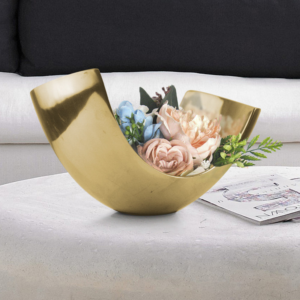 Vase incurvé en métal