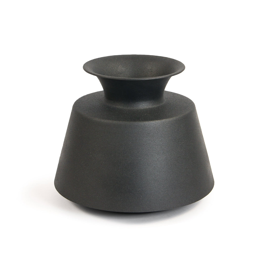 Vase en métal Linea