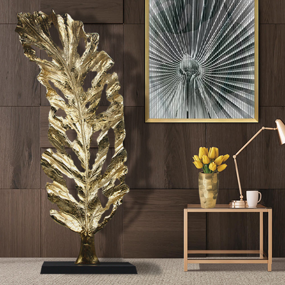 Grande sculpture en métal en forme de feuille