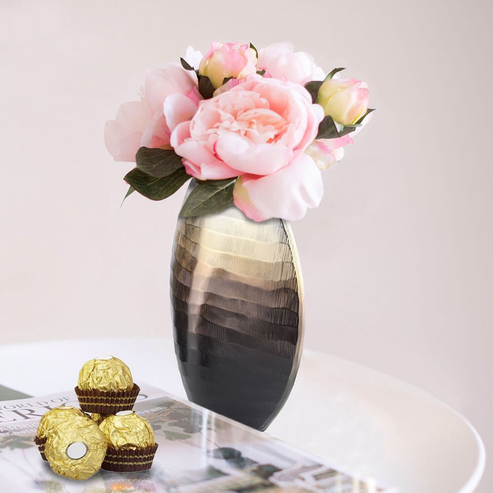 Vase à fleurs en métal