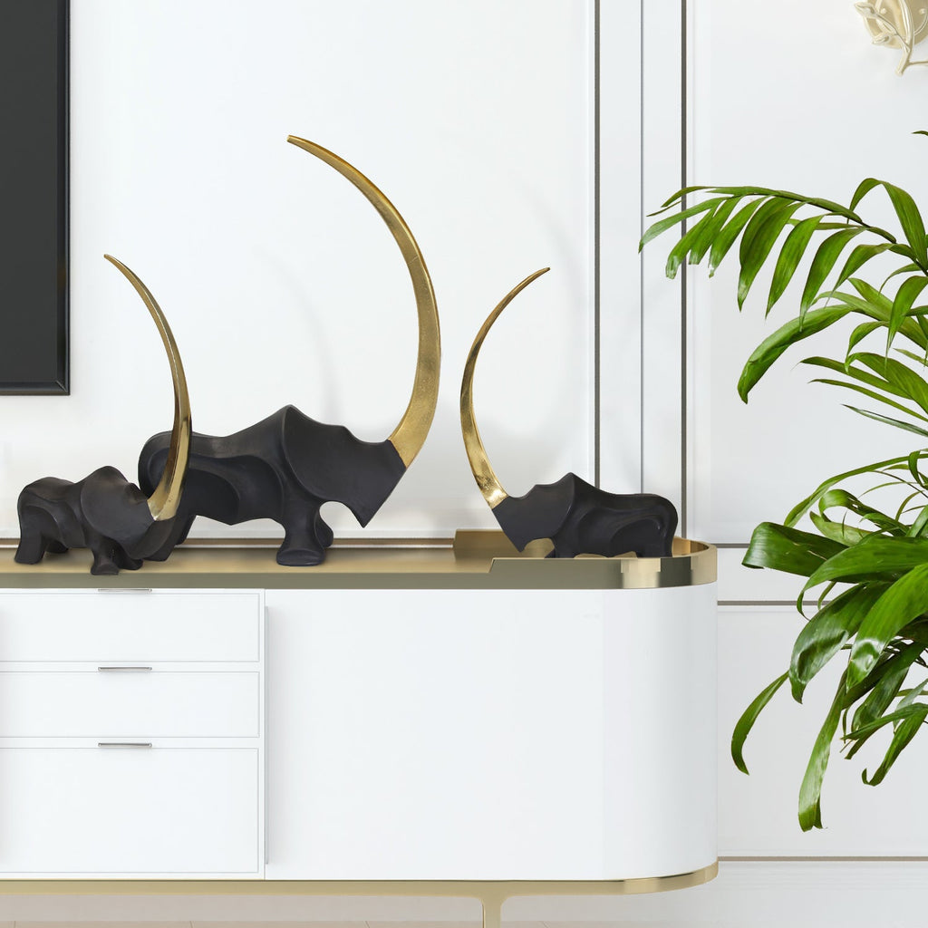 Figurine de rhinocéros en croissant