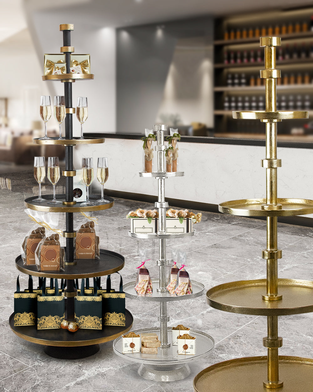 Présentoir à gâteaux sur pied imposant