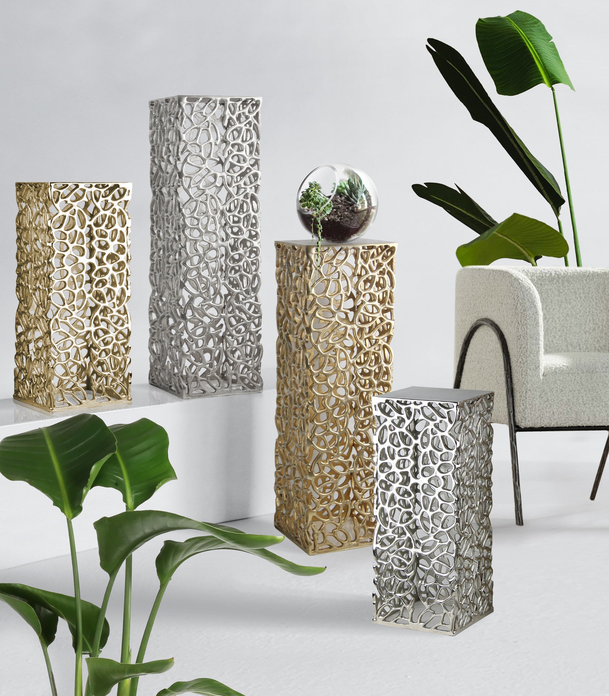 Socle d'exposition en forme de brindille métallique