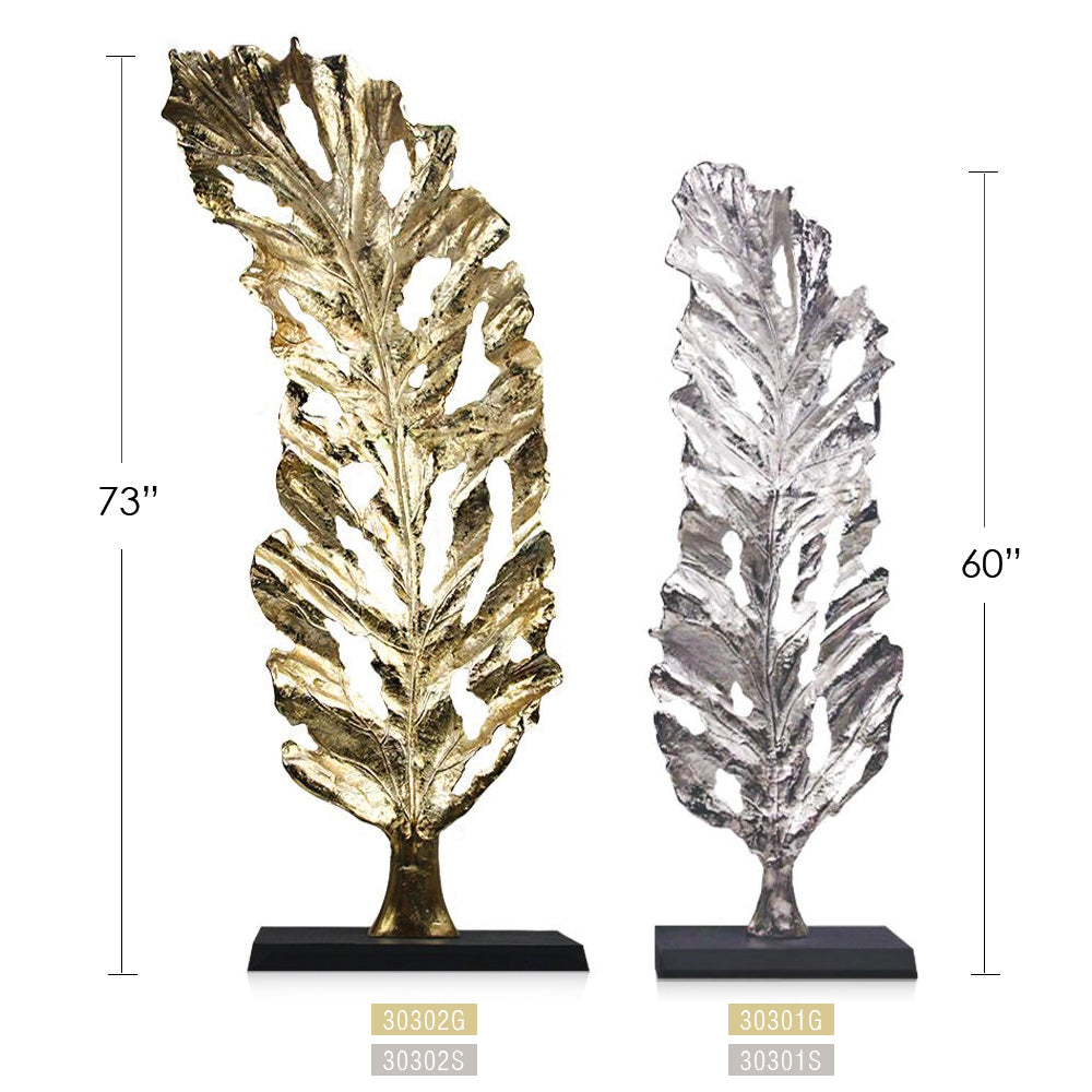 Grande sculpture en métal en forme de feuille