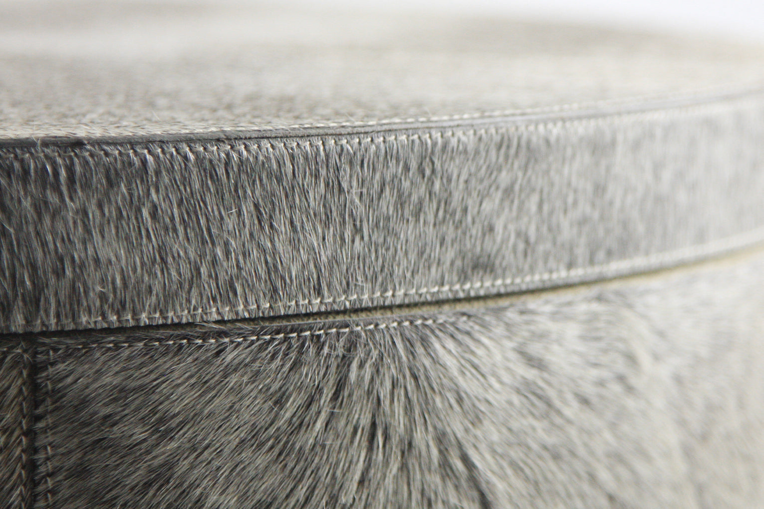 Table d'appoint en cuir givré