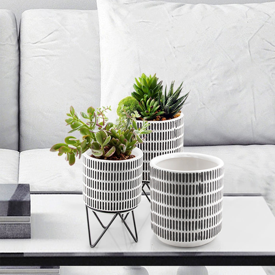 Pot de fleurs en céramique avec support en métal