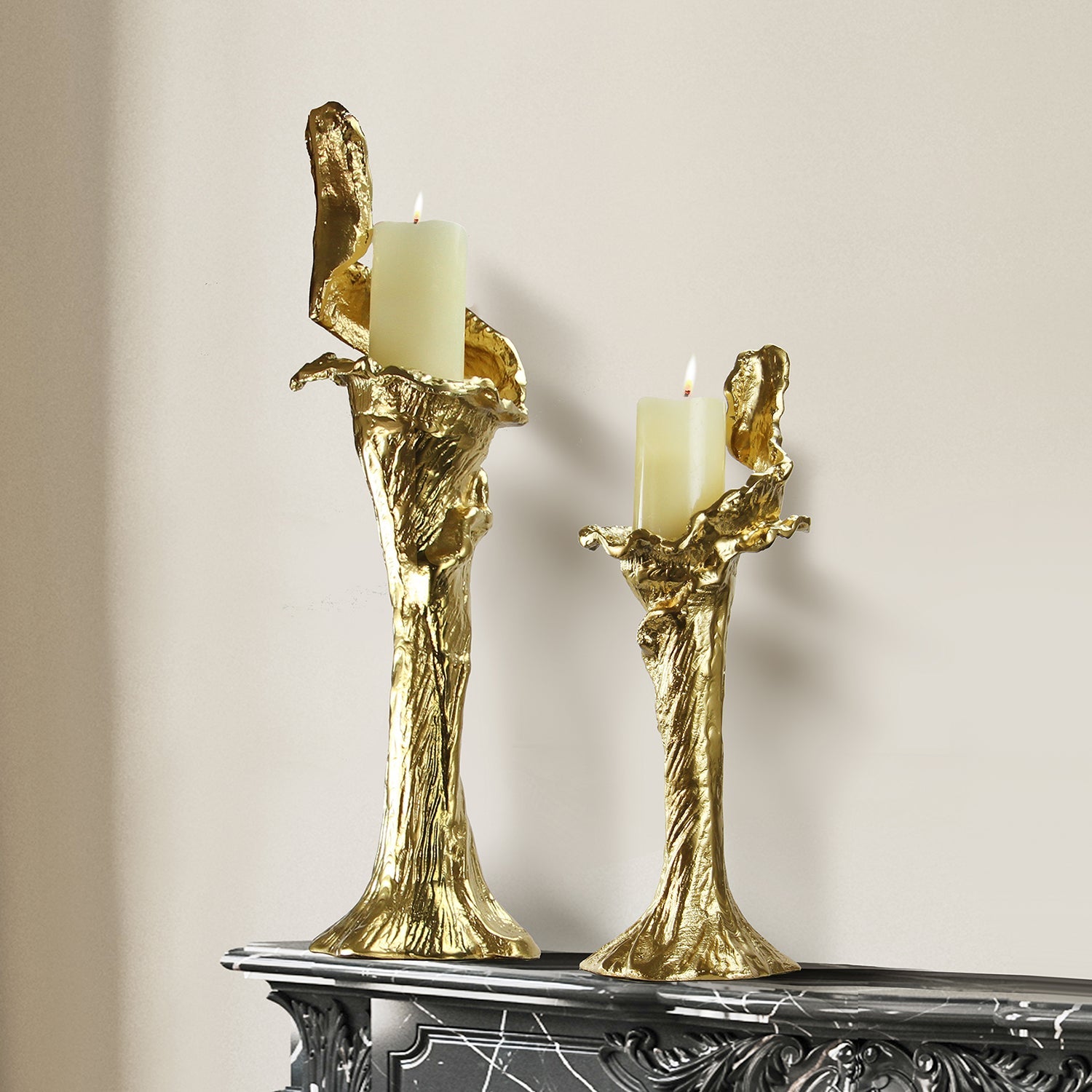 Bougeoir sculptural en métal fondu