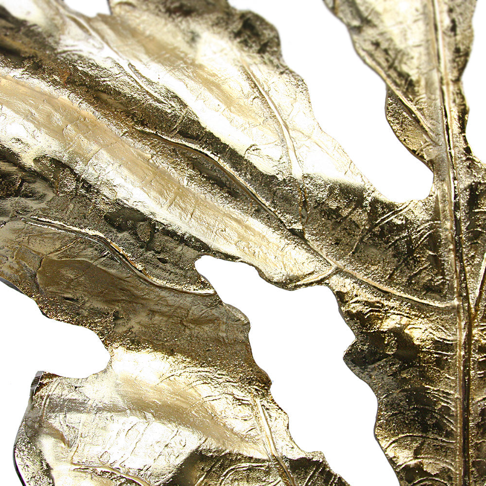 Grande sculpture en métal en forme de feuille