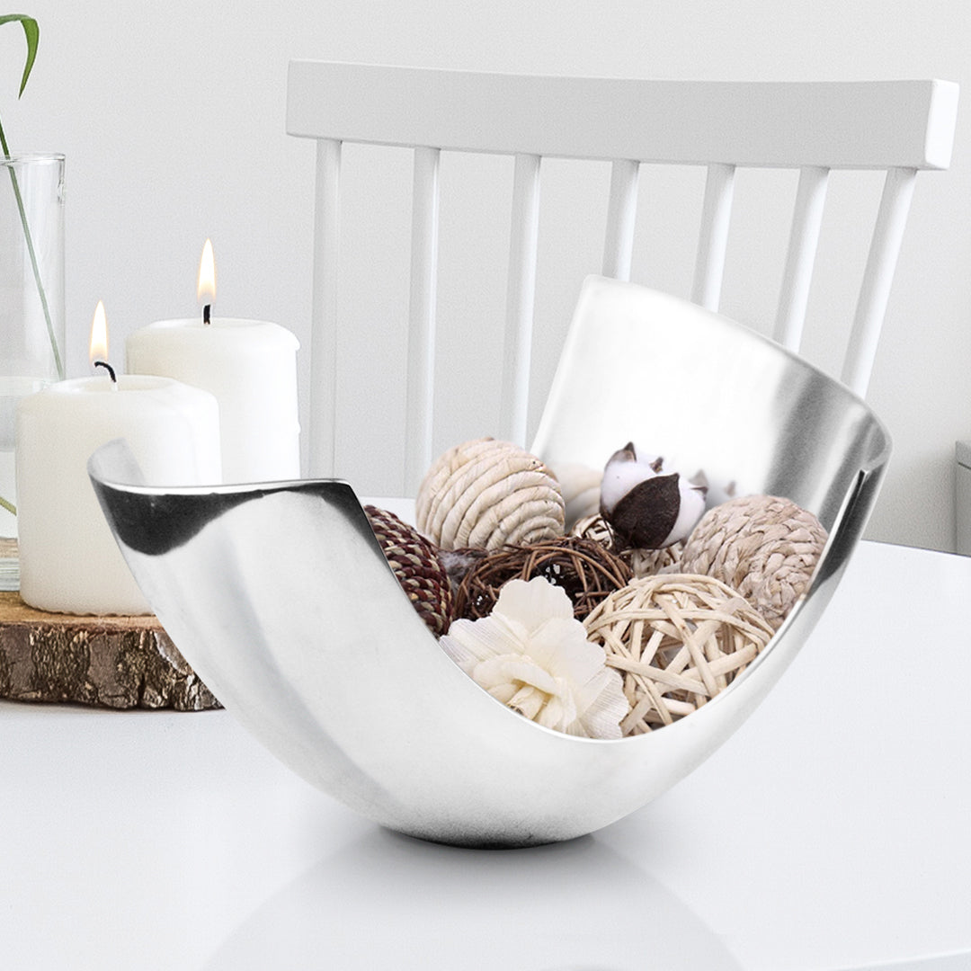 Vase incurvé en métal