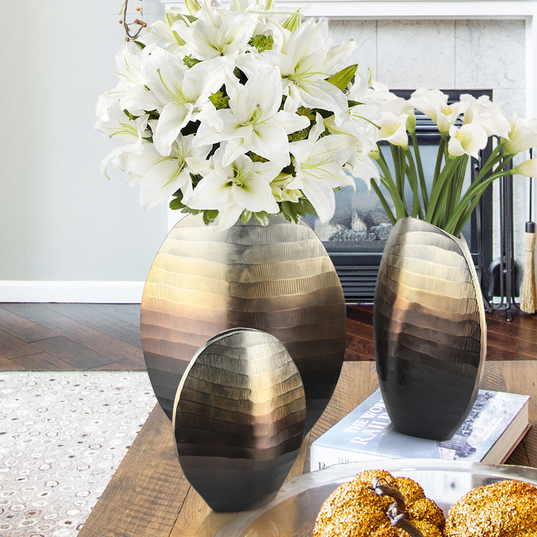 Vase à fleurs en métal