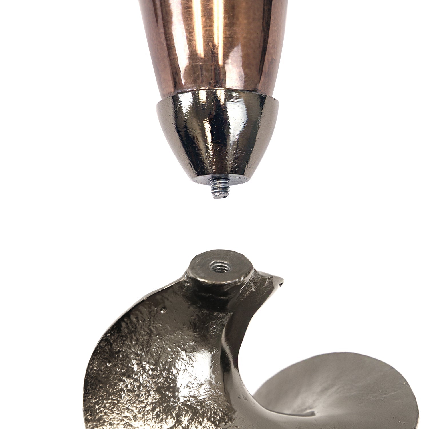 Vase d'exposition Celeste en forme de trompette avec base en aluminium