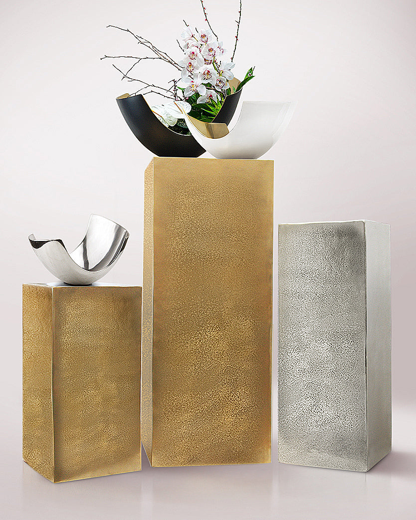 Vase incurvé en métal