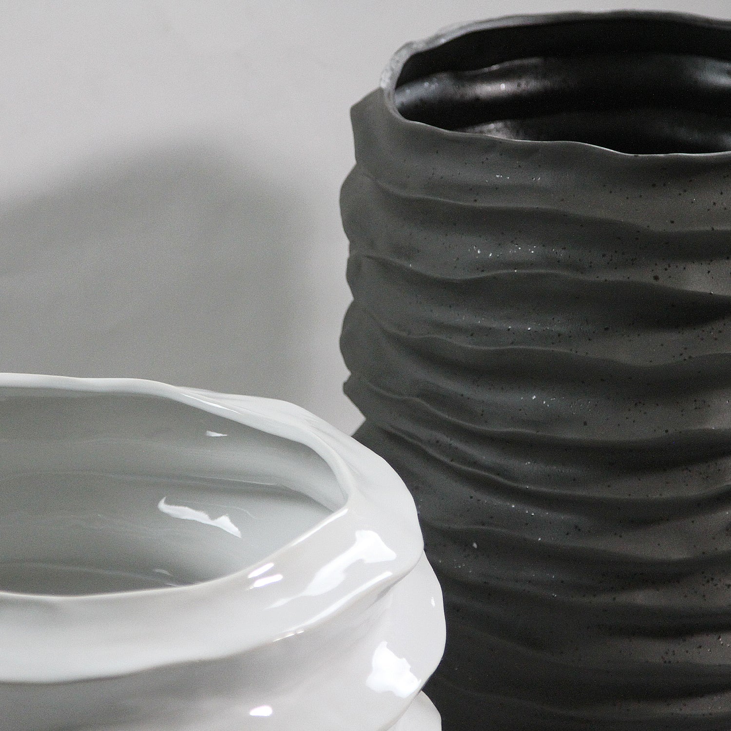 Pot de fleurs en céramique à disque ondulé