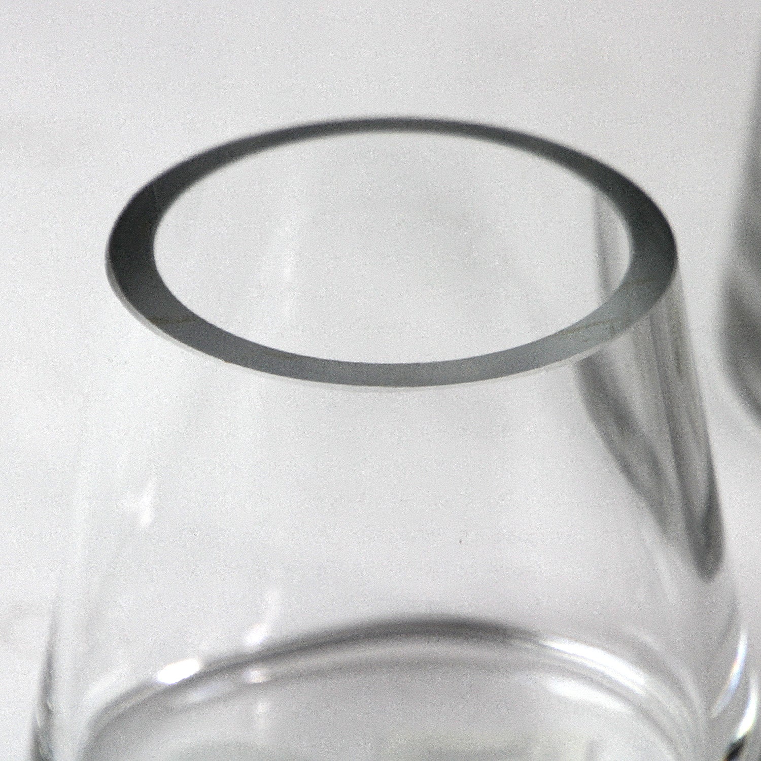 Vase en verre coloré uni de qualité supérieure