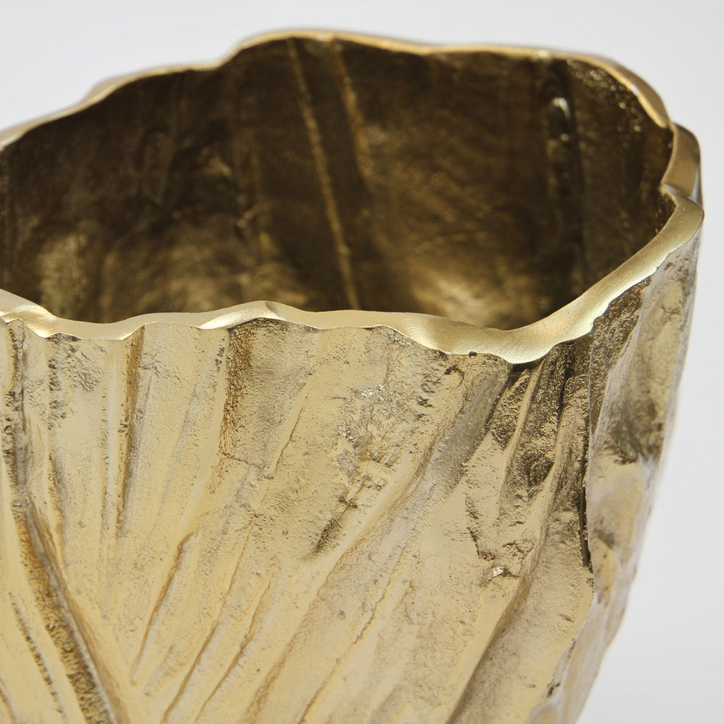 Vase en aluminium à effet doré