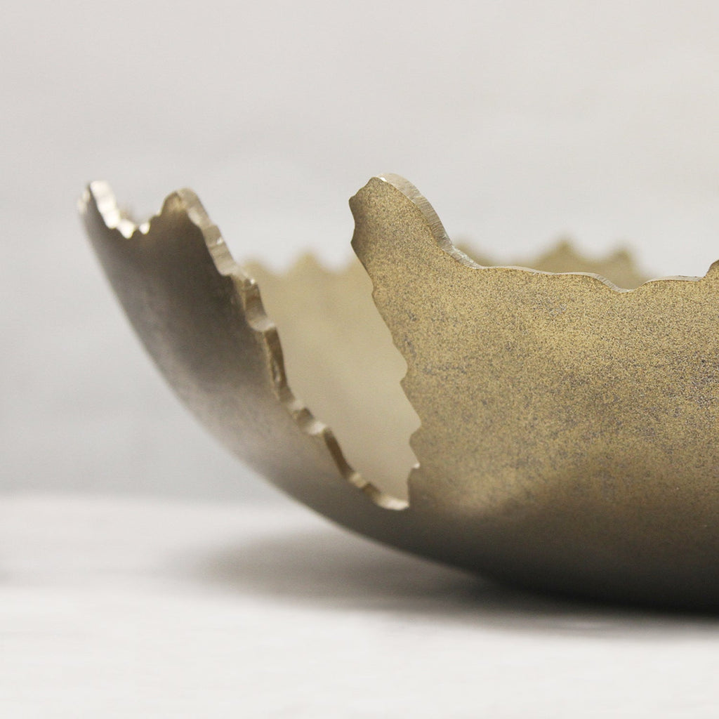 Plat peu profond en métal Pangea