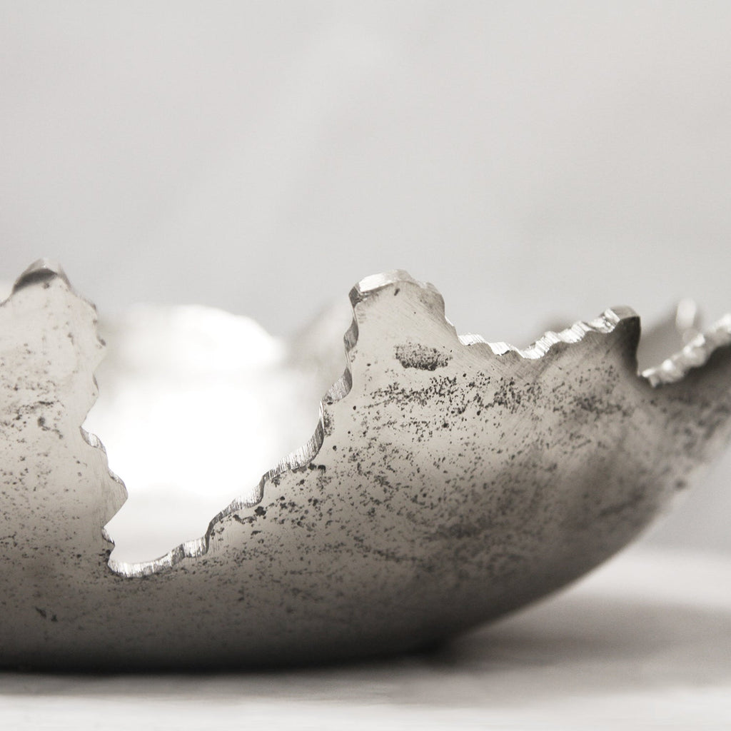 Plat peu profond en métal Pangea