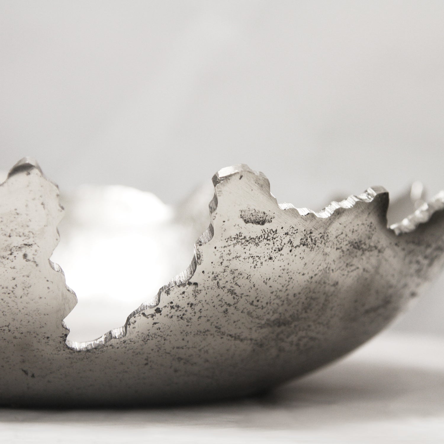 Plat peu profond en métal Pangea