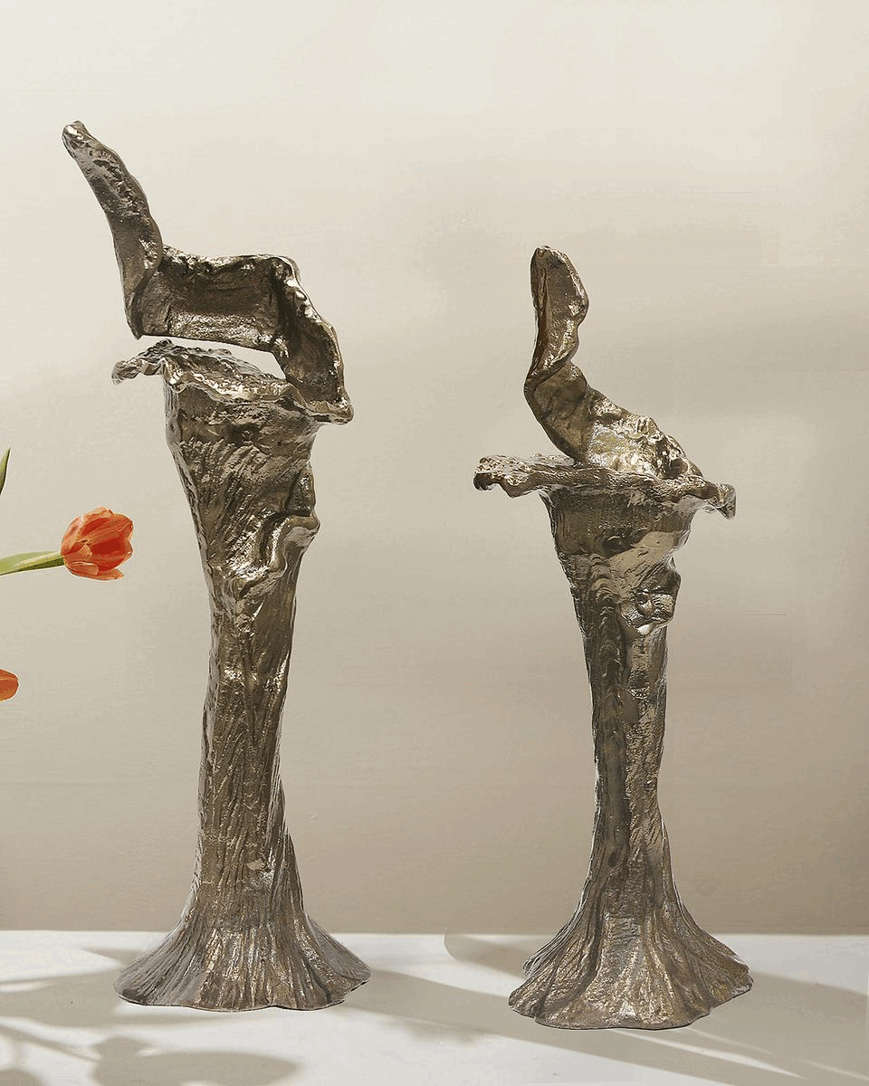 Bougeoir sculptural en métal fondu