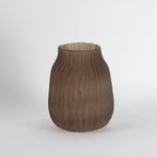 Vase en verre à rayures veinées