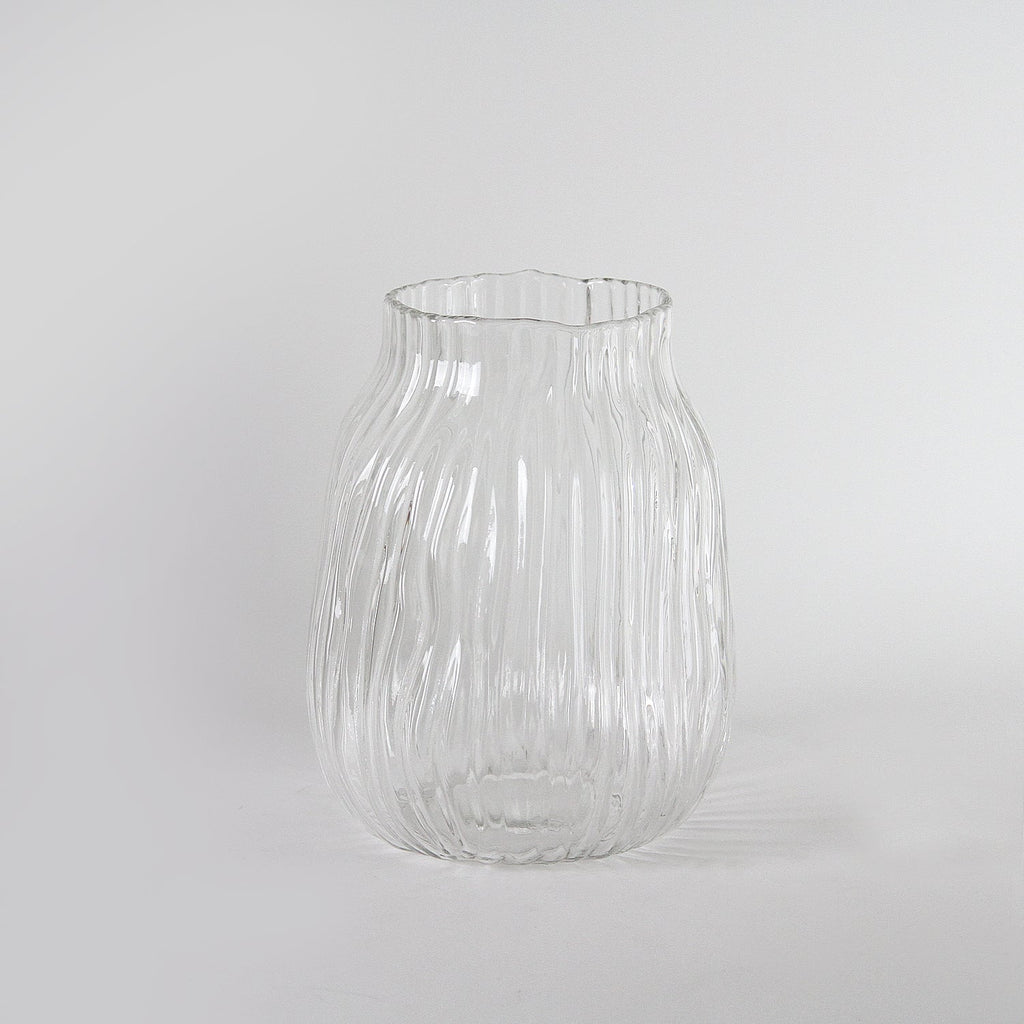 Vase en verre à rayures veinées
