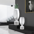 Sculpture/jardinière à visage stoïque