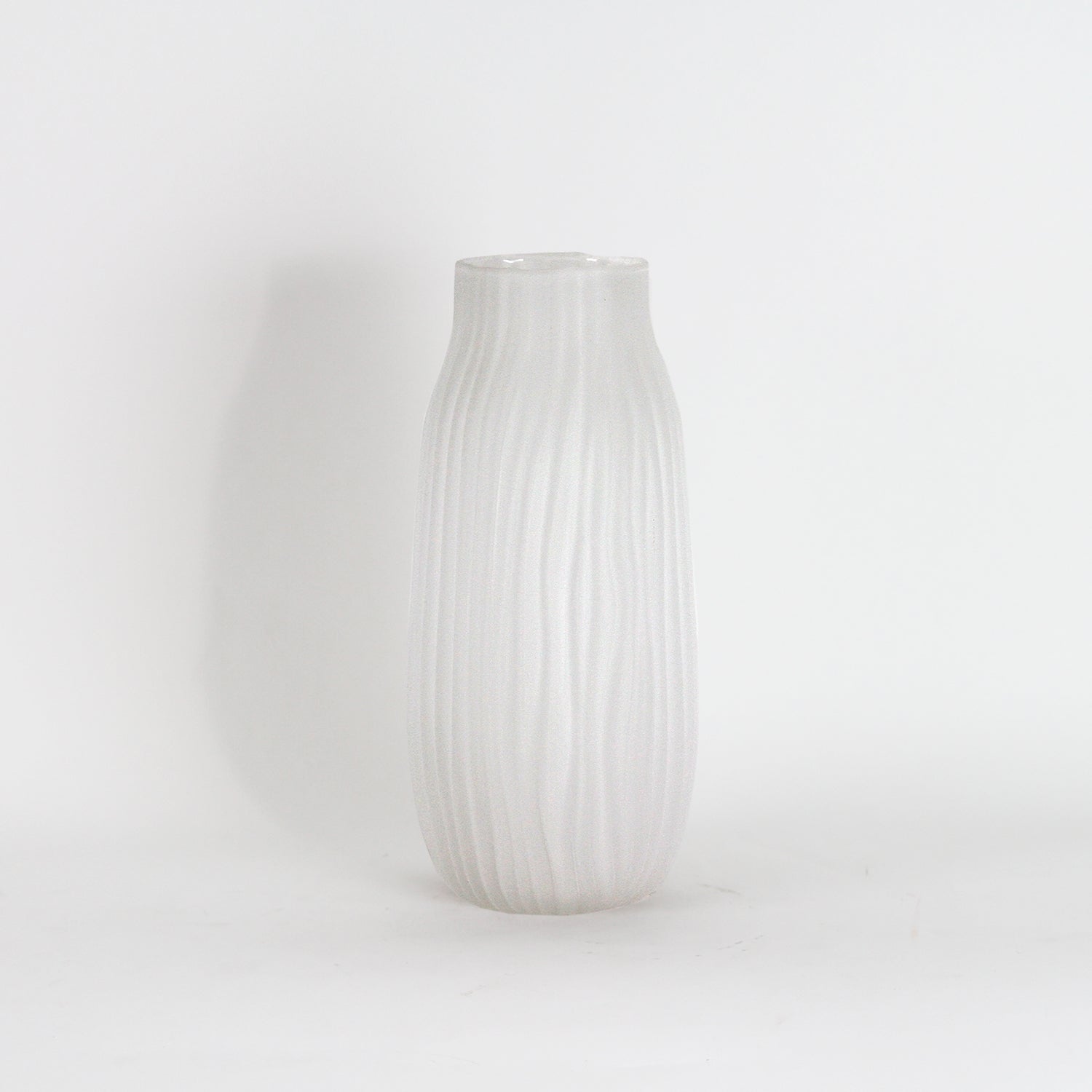 Vase en verre à rayures veinées
