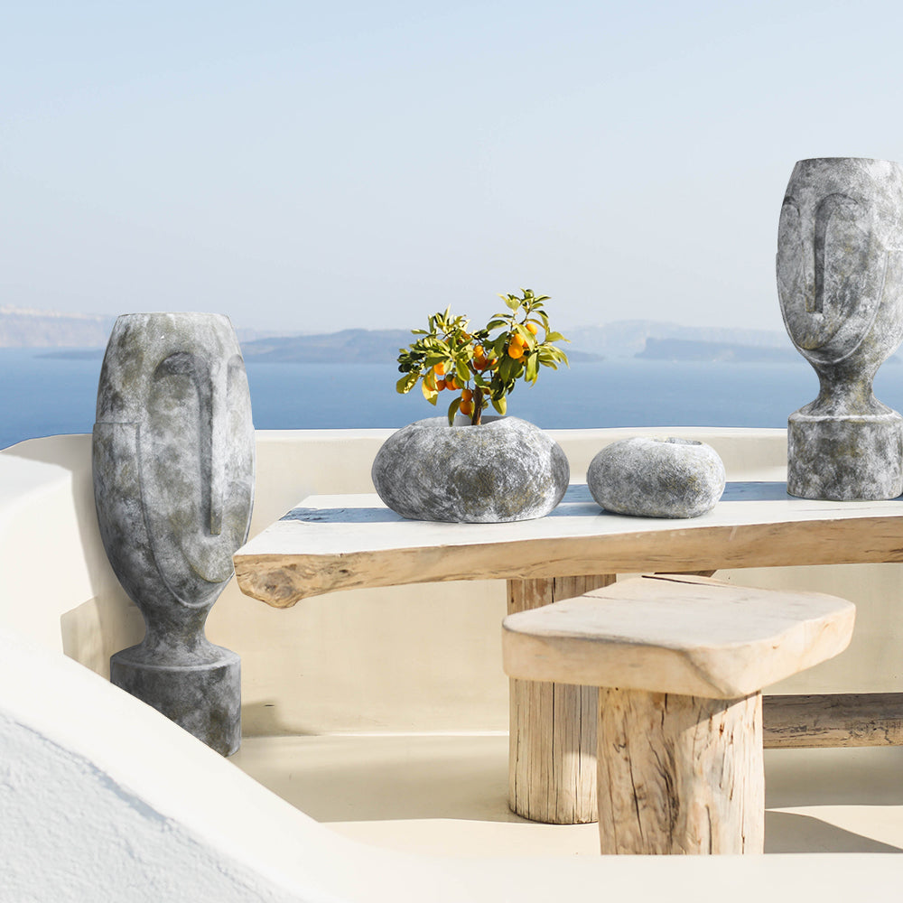 Sculpture/jardinière à visage stoïque