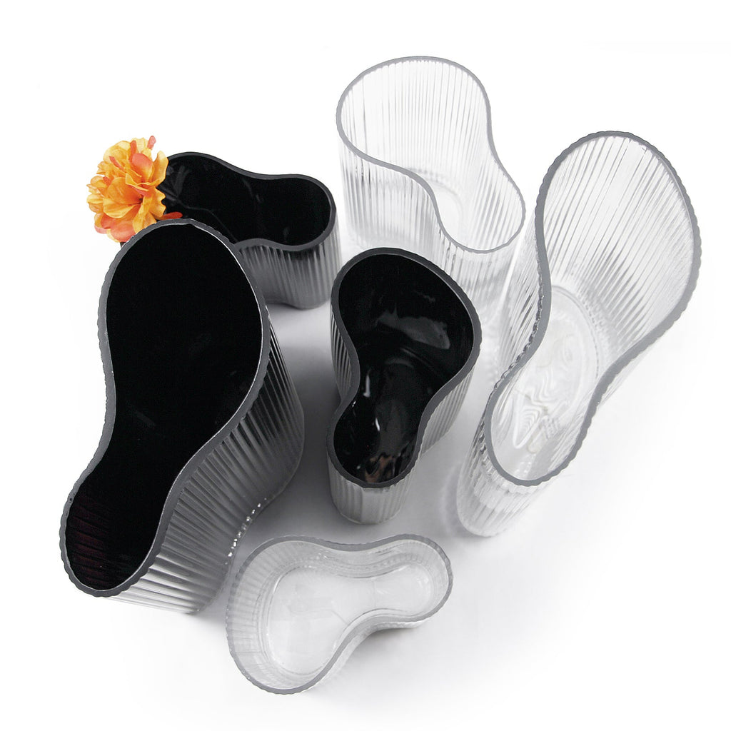 Vase en verre de qualité supérieure à côtes ondulées